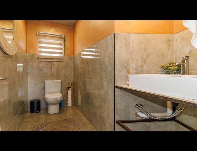 6 BEDROOM TOWNHOUSE FOR SALE IN CRESTHOLME